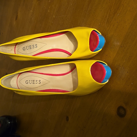 GUESS Sz 9 Peep-Toe Yellow Pumps w/Hot Pink Heels Built-in Platform w/flirt blue - Picture 10 of 10